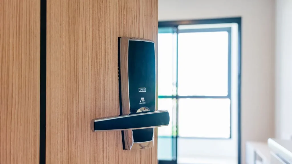 portable door lock